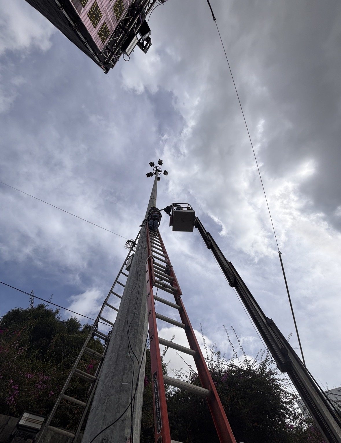 Instalación en poste de seguridad
