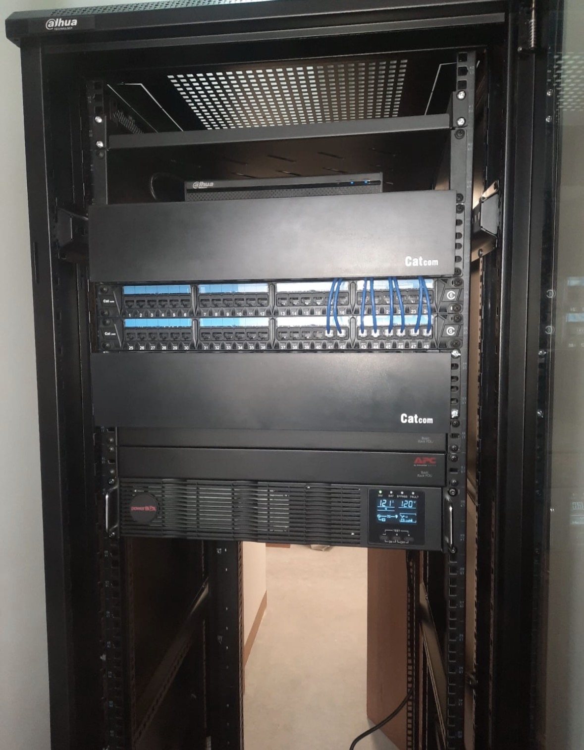 Rack de red instalado por STE Solutions
